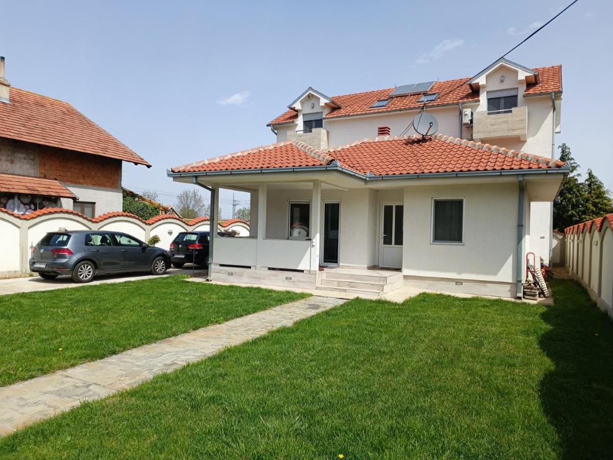 Serbian Home With Garden Krnjaca Eksteriør billede