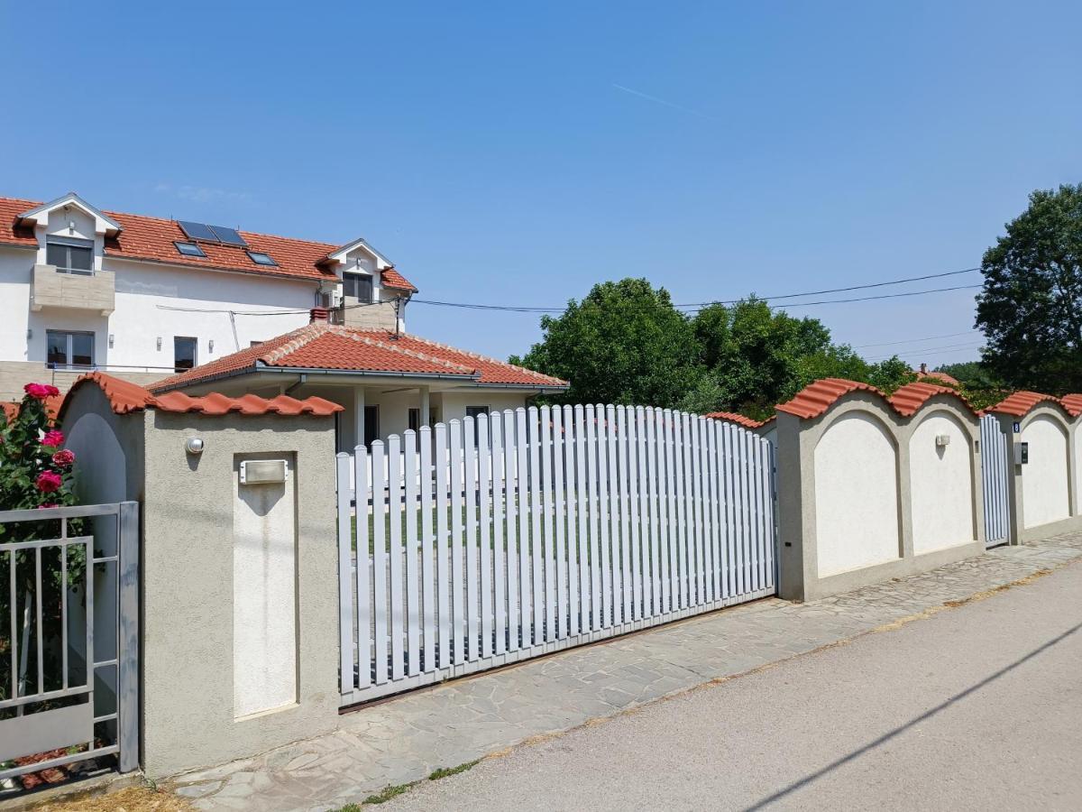 Serbian Home With Garden Krnjaca Eksteriør billede