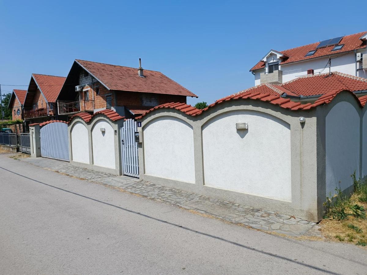 Serbian Home With Garden Krnjaca Eksteriør billede